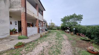 Rustico / Casale di 325 m² con più di 5 locali a M