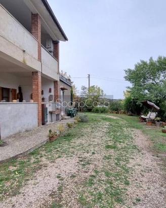 Rustico / Casale di 325 m² con più di 5 locali a M