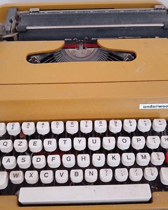 Macchina da scrivere Underwood 319