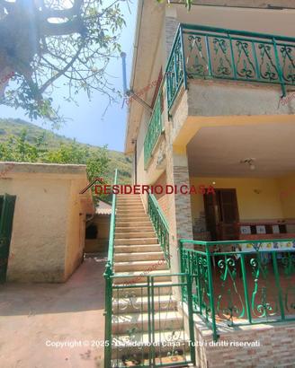 Casa, Santa Cristina Gela.
