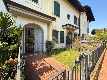 VILLA A SCHIERA A PASSIRANO
