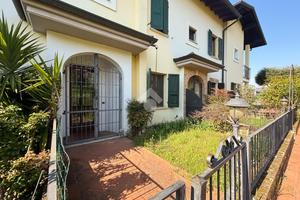 VILLA A SCHIERA A PASSIRANO