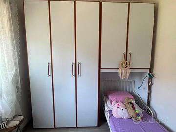 Armadio e letto singolo re-ga-lo per cameretta