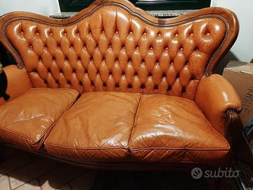 Divano Chesterfield in pelle vintage