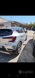 Renault Captur E-Tech 2024 25000 km incidentata ai