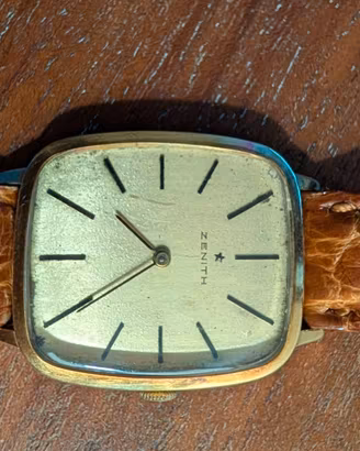 Zenith vintage in oro. Meccanico a carica manuale.