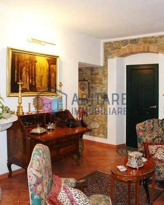 Rustico / Casale di 180 m² con 4 locali e box auto