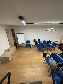 Negozio più stanza /deposito comunicante al garage