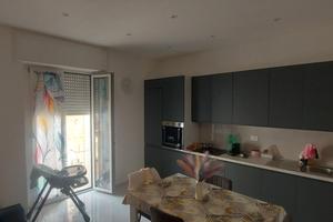 Appartamento 2 livelli zona via canosa