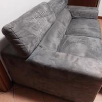divano a letto 3 posti colore grigio +pouf