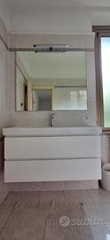 2 mobili bagno completi con specchio e rubinetti