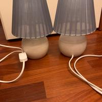 Coppia di lampade da tavolo con base in legno