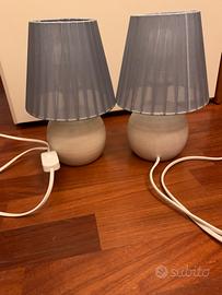 Coppia di lampade da tavolo con base in legno