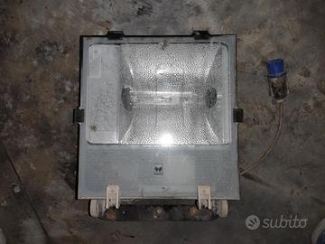 Lampada da esterno 220V agli ioduri metallici