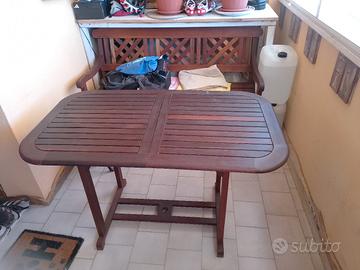 panchina e tavolo da esterni