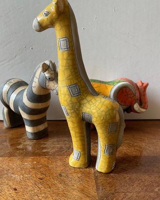 Giraffa in ceramica  raku, statuina cm.23