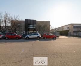 Vendita capannone uffici e appartamento