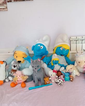 Peluche di varie dimensioni con libri 