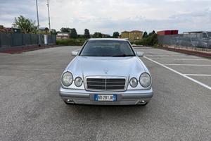 Mercedes-benz E 200 cat Classic
