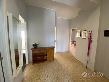 Camera matrimoniale corso Vittorio Emanuele 250eur