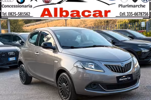 Lancia Ypsilon 1.0 FireFly S&S Hybrid Ecochic Silv