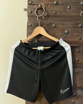 Pantaloncino Nike Dry Fit Taglia Slim