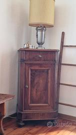 comodino alto arte povera