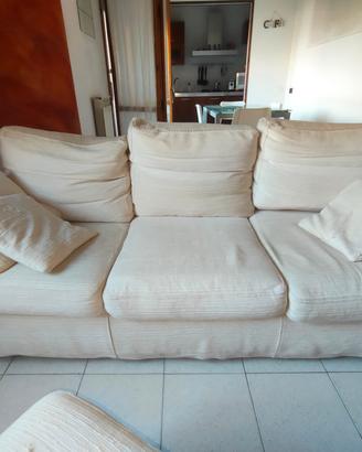 divano 3 posti con pouf