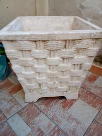 vaso usato in cemento bianco 