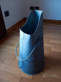 contenitore del latte antico