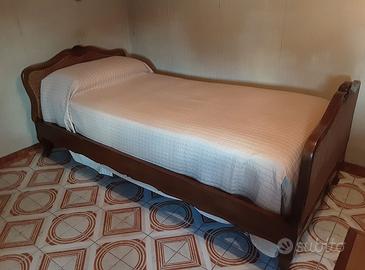 Letto singolo in legno massello color noce antico