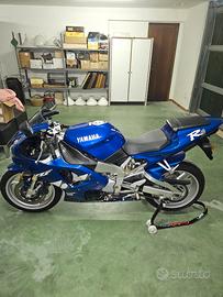 Yamaha R1 1999