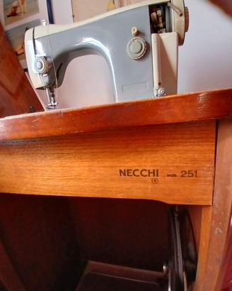 MOBILE CUCITRICE NECCHI
