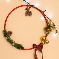 Ghirlanda natalizia fatta a mano
