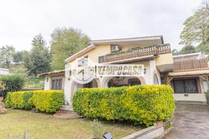 Appartamento in villa via Seneghe, Aranova, Fiumic