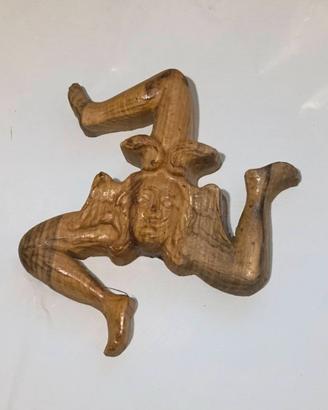 Trinacria In Legno Cm.15.   scultura in