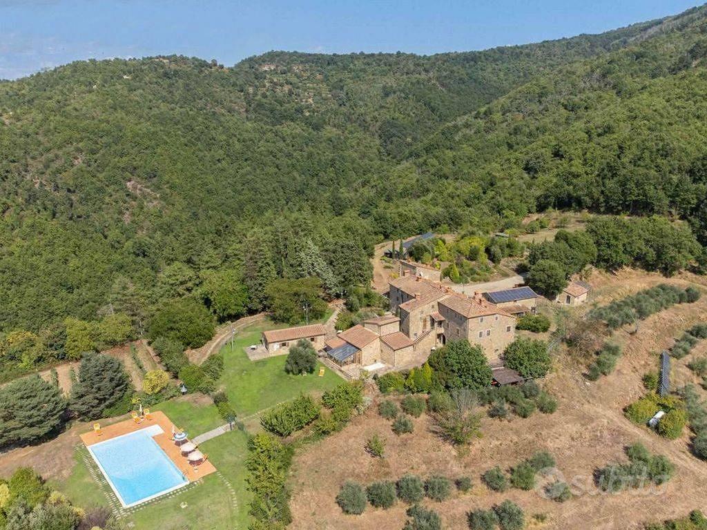 Rustico / Casale di 760 m² con più di 5 locali e b - Vista 4