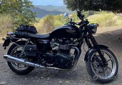 Triumph bonneville black