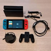 Nintendo Switch completa di accessori