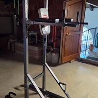 Struttura per trazioni, dips, leg raises