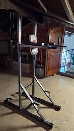 Struttura per trazioni, dips, leg raises