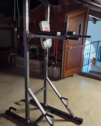 Struttura per trazioni, dips, leg raises