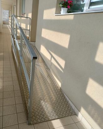 Rampa per disabili - pedana di accesso antiscivolo