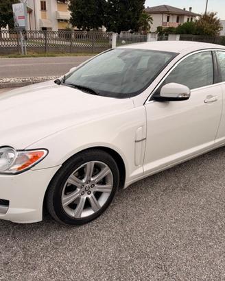 Jaguar XF 2.7D V6 Premium Luxury