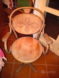 Sedia girevole in legno 