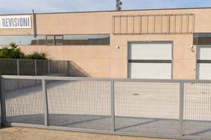 Sede aziendale con magazzino, uffici e piazzale