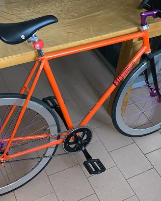 Bicicletta fixed scatto fisso