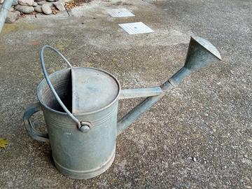 Annaffiatoi vintage in ferro zincato