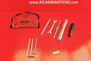 KIT ATTREZZI DUCATI MONSTER 696