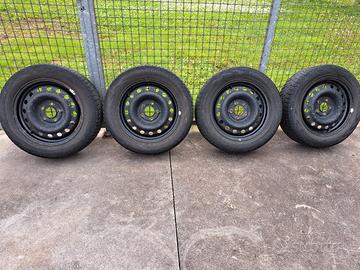 Cerchi 16' con gomme invernali per Mazda 